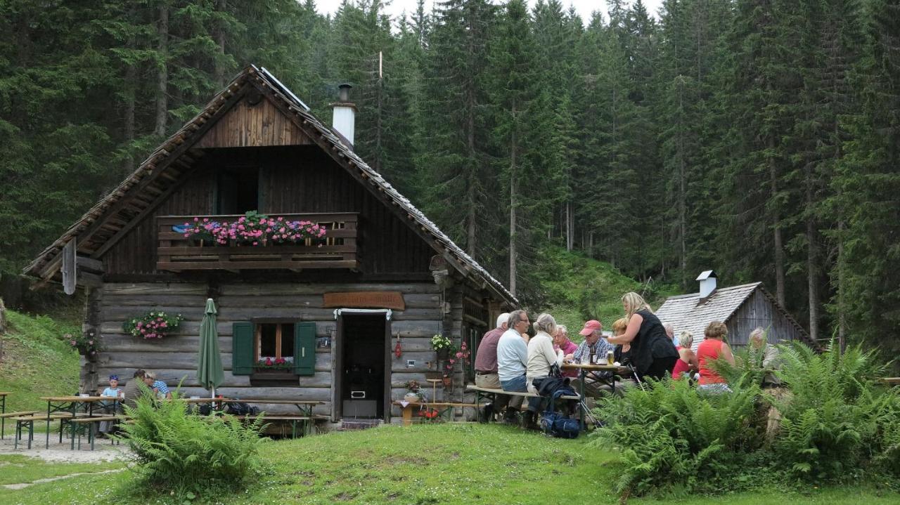 Ferienwohnung Kunterbunt Gosau Luaran gambar